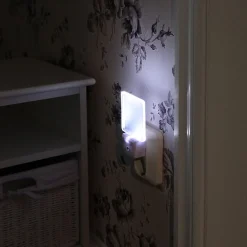 STAR TRADING LED-natlys 357-11 til stikkontakt