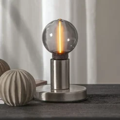 STAR TRADING LED-pære DecoLED One G80 E27 2W sort 1800K 3-trins