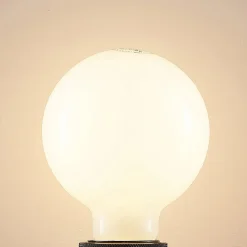 LED-pære E27 4W 2.700K G95 Globe, dæmpbar, opal^Arcchio Hot
