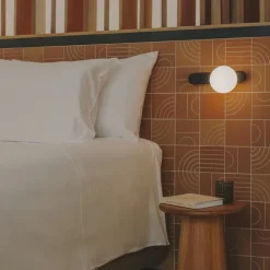 LEDS-C4 Væglamper>LED-væglampe Perlina, USB-port, sort, stål