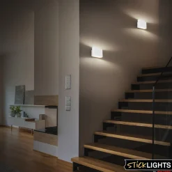 Briloner LED-væglampe Chat, hvid, 16 cm, plast, sensor