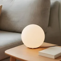 Lindby bordlampe Marike, hvid, glas, kugle, Ø 25 cm, E27