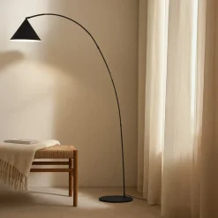 buelampe Triangolo, sort, højde 195 cm, metal E27^Lindby Hot