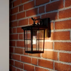 Lindby Charmaine udendørs væglampe, gyldenbrun