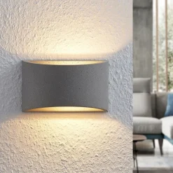 Edvin væglampe af beton, halvrund^Lindby Online