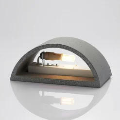 Edvin væglampe af beton, halvrund^Lindby Online