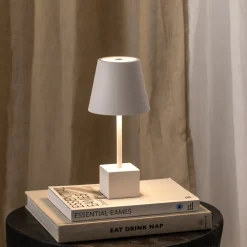 Lindby genopladelig LED-bordlampe Janea CUBE, hvid, metal