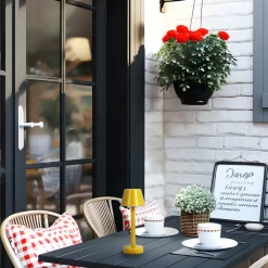 Lindby genopladelig LED-lampe Gaja, gul, USB, IP44, RGBW, dæmpbar