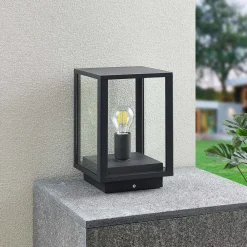 Giavanna sokkellampe, 29 cm, antracit, IP44, E27^Lindby Hot