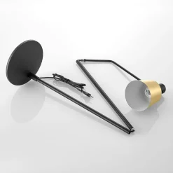 Lindby gulvlampe Vlada, 144 cm, messing, sort, metal