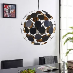 Lindby hængelampe Kinan, Ø 54 cm, sort, guld, metal