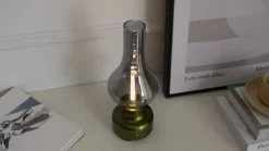 Lindby LED genopladelig bordlampe Maxentius, grøn, glas, dæmper