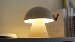 LED genopladelig bordlampe Nevijo, grå, Ø18cm, USB, dæmper^Lindby Hot