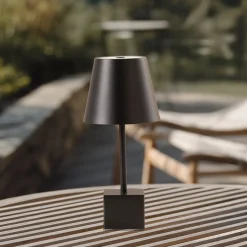 Lindby LED genopladelig bordlampe Janea CUBE, sort, metal