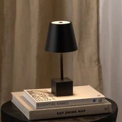 Lindby LED genopladelig bordlampe Janea CUBE, sort, metal