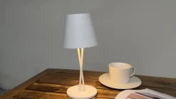 LED genopladelig bordlampe Janea CROSS, hvid, metal^Lindby Hot