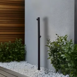 Lindby LED-gadelampe Luzian, højde 120 cm, sort, jordspyd