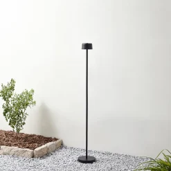 Lindby LED-gulvlampe Isason, sort, aluminium, Ø 11 cm