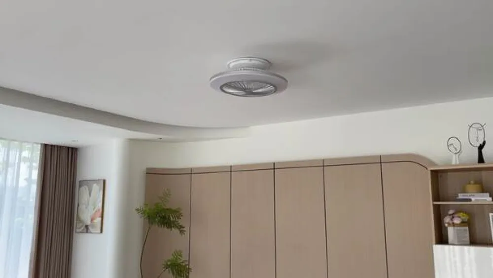 LED-loftventilator Mamuti, sølv, støjsvag, Ø 55 cm^Lindby