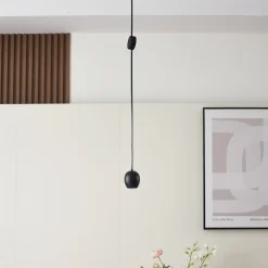 Lindby LED-pendellampe Lumaro, sort,Ø6,2 cm,48V,dæmpbar