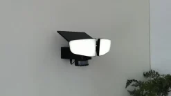 LED-solcellelampe Naelin, sort, sensor, IP44^Lindby Discount