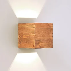 LED-væglampe Benicio, 11 cm, kantet, træ^Lindby Sale