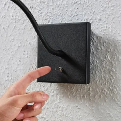 Lindby LED-væglampe Mayar, sort, metal, læselampe, 11cm