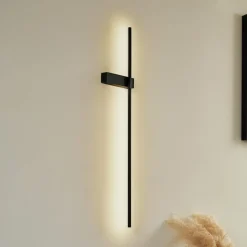 Lindby LED-væglampe Natsumi, sort, aluminium, 90 cm