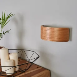 LED-væglampe Rafailia, bredde 23 cm, træ, 3.000 K^Lindby New