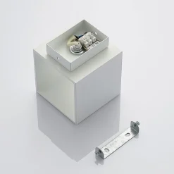 Lindby Mirza væglampe i aluminium, kantet, hvid