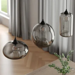 Lindby pendellampe Marla, 3 lyskilder, glas, røgfarvet grå, 102 cm