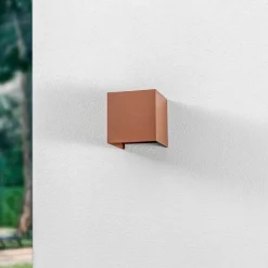 Lindby udendørs LED-væglampe Nivar, kantet, rust, metal, IP54