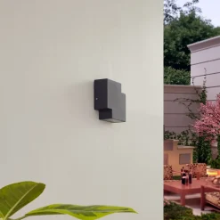 Lindby udendørs LED-væglampe Fendir, sort, aluminium, 10,5 cm