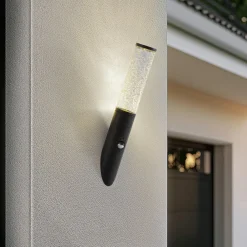 Lindby udendørs væglampe Gavros, sort, aluminium, sensor