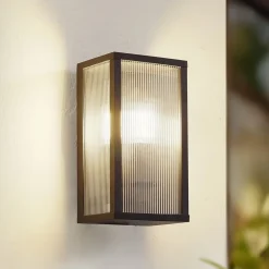 Lindby udendørs væglampe Peldar, 26 cm, riflet, IP44, E27