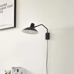 væglampe Adrik, sort, metal, med stikprop^Lindby Sale