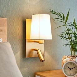 Lindby væglampe Aiden, 30 cm, antik messing, LED-læselampe