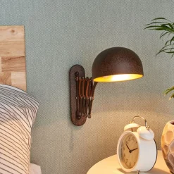 Lindby væglampe Curtis, rustfarvet, justerbar, 57 cm, E14