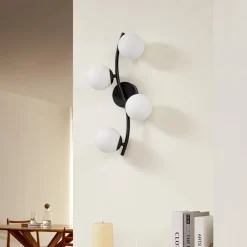 væglampe Josiana, opal/sort, 48 cm, kugle, glas^Lindby Hot