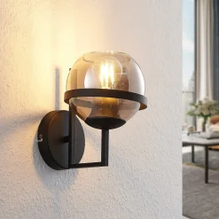 Lindby Pendellamper|Væglamper>væglampe Marinka, højde 20 cm, sort, røgfarvet glas