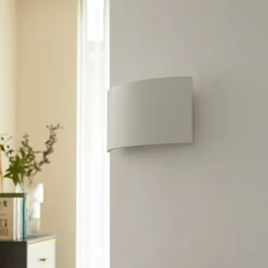 Lindby væglampe Naike, hvid, gips, højde 15 cm