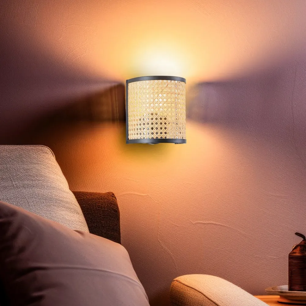 væglampe Yaelle, 20 cm høj, rattan, sort, E27^Lindby Best