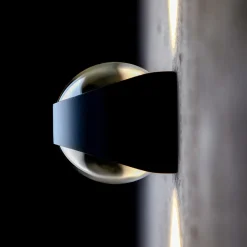 Saga udendørs væglampe op/ned sort^LOOM DESIGN