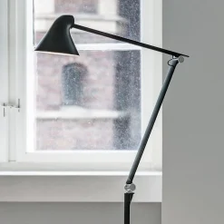 Louis Poulsen Gulvlamper>NJP LED-gulvlampe 2.700 K, sort