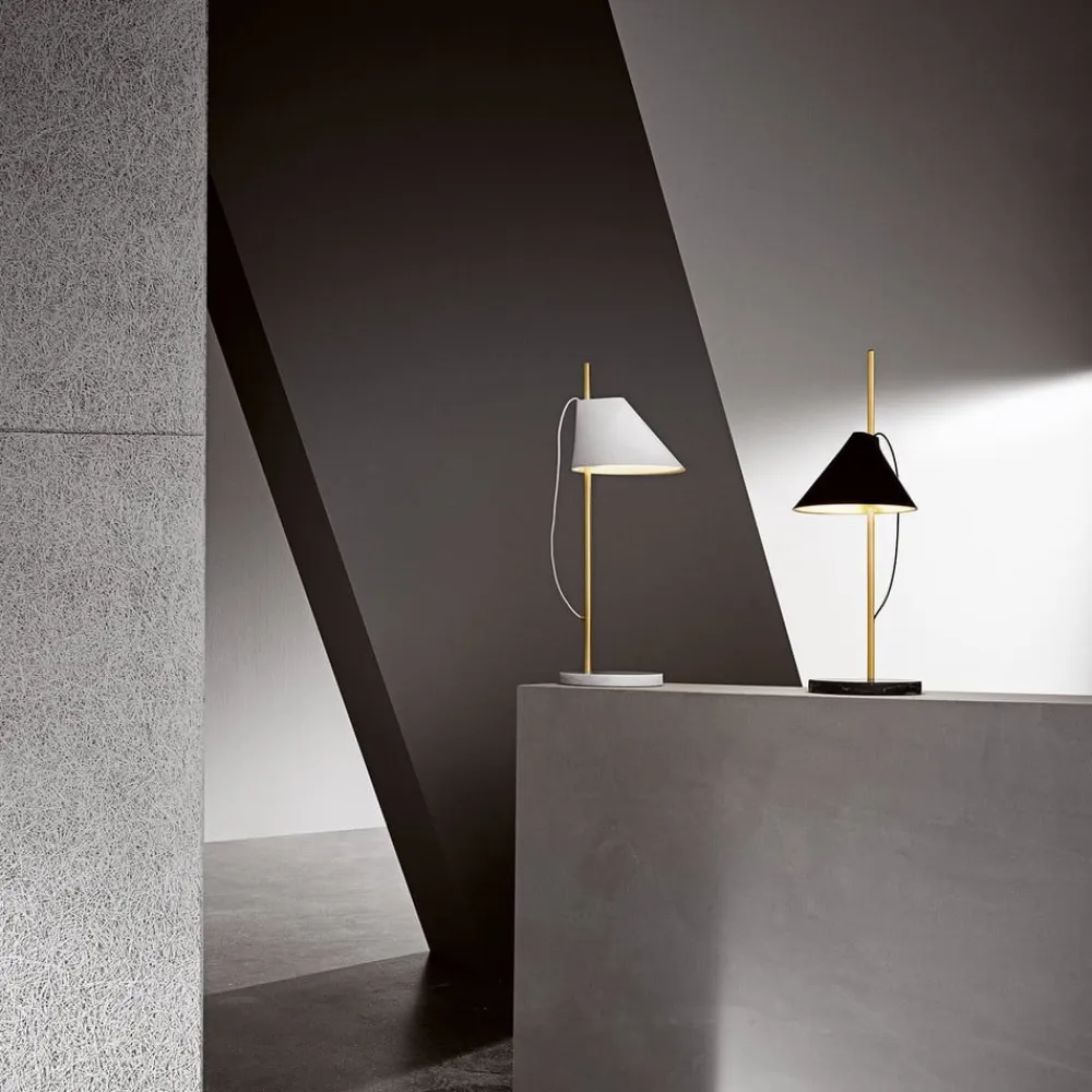 Louis Poulsen Yuh Brass marmor-bordlampe, sort