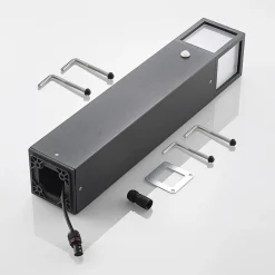 Lucande LED-gadelampe Dewari, bevægelsessensor, 65 cm, IP54