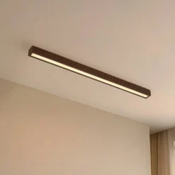 LED-loftlampe Emara, mørkt træ, eg, dæmpbar^Lucande Hot