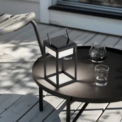 LED-solcellebordlampe Tilena, kantet, sort, dæmpbar^Lucande Online