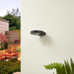 Lucande LED-solcelle-væglampe Tavon, rund, sort, sensor