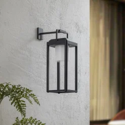 Lucande LED-væglampe Tilena, kantet, sort, aluminium